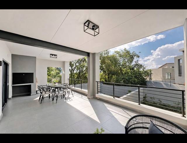 3 BEDROOM APARTMENT FOR SALE IN BRYANSTON